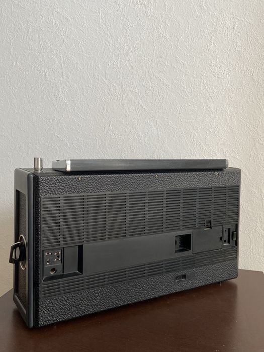 Радіо grundig satellit 2100 Німечина