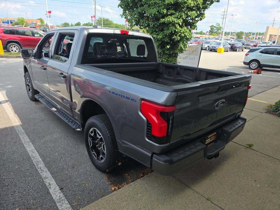 2023 Ford F-150 Lightning XLT електричний пікап