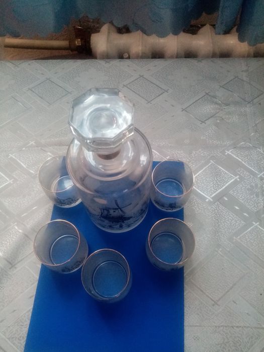 Продам графин и пяти стаканов