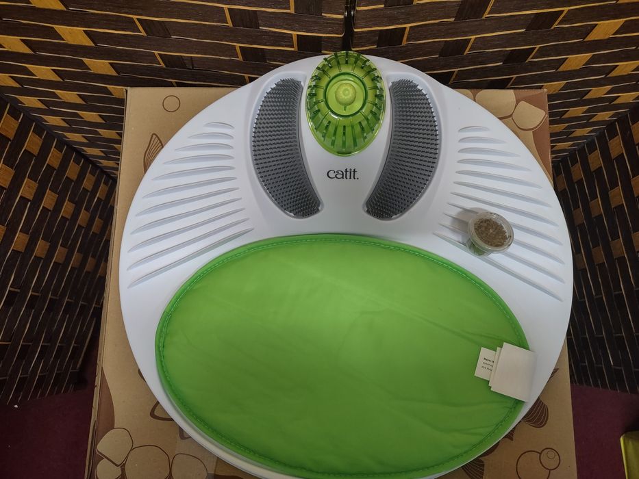 Zabawka z masażem dla kota catit