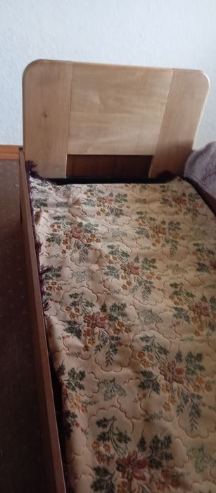 Продам 2 односпальные кровати с матрасом б/у