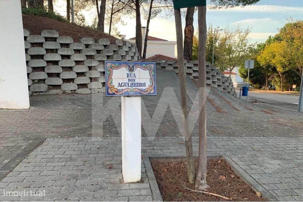 Vende-se Terreno Urbano no Entroncamento
