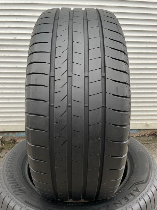 Продам комплект шин Brigestone 255/55/19