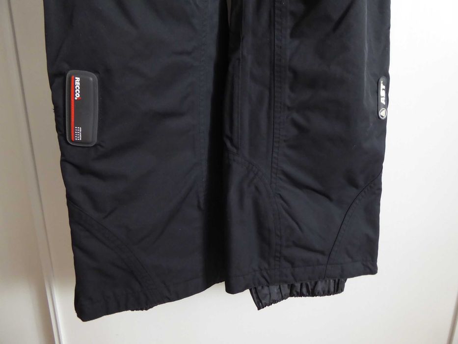 Sprzedam spodnie narciarskie damskie 164cm.