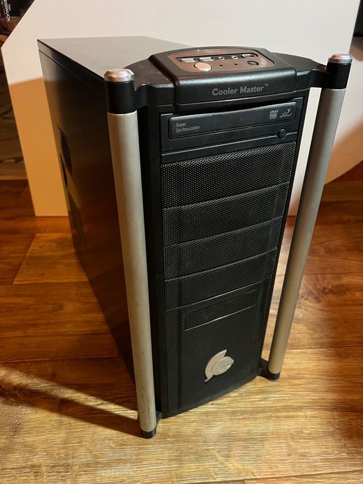Komputer (i3, 8GB RAM, GTX 770, SSD+HDD)