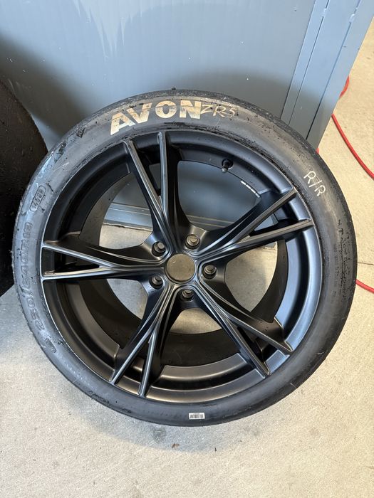 Jantes originais Lotus com slicks