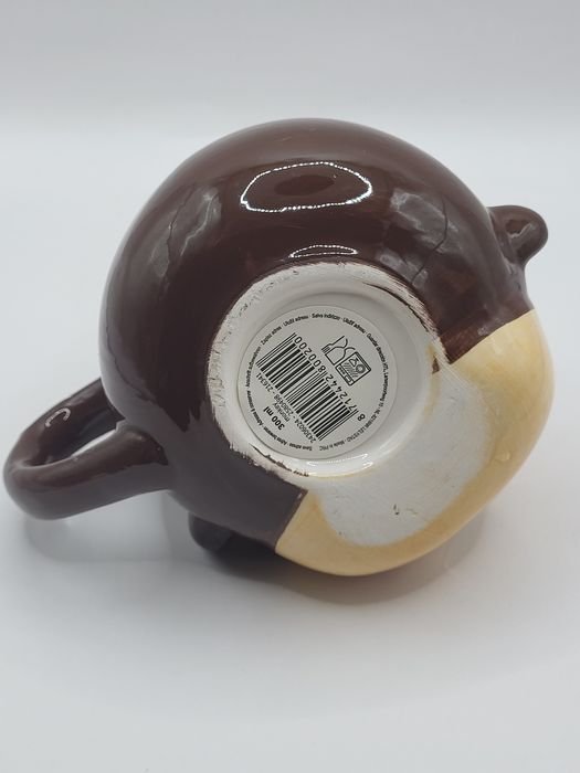 Ceramiczny kubek w kształcie małpki