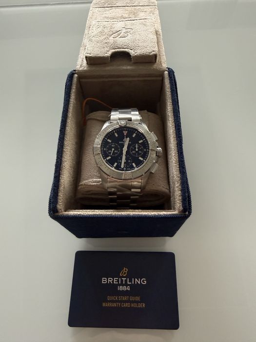 Nowy Breitling Avenger B01 42 mm chronograph