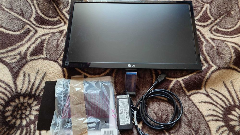 Komputer NTT+ monitor LG I7 dobry do gier, pracy.
