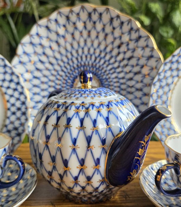 Porcelanowy serwis do herbaty – Łomonosow. Siatka kobaltowa.