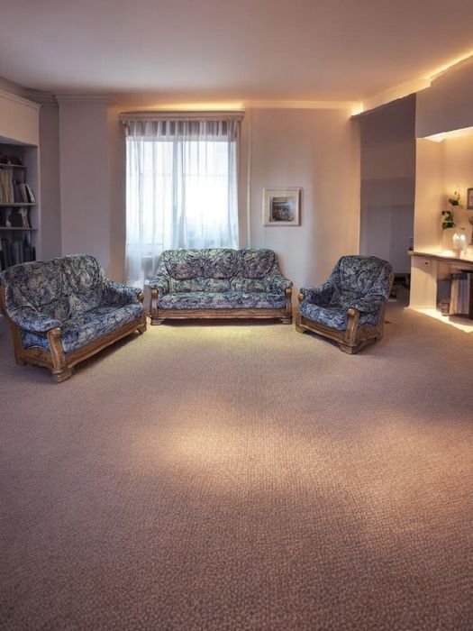 Мягкі частини в шкірі та дубі привезені з німечини італії