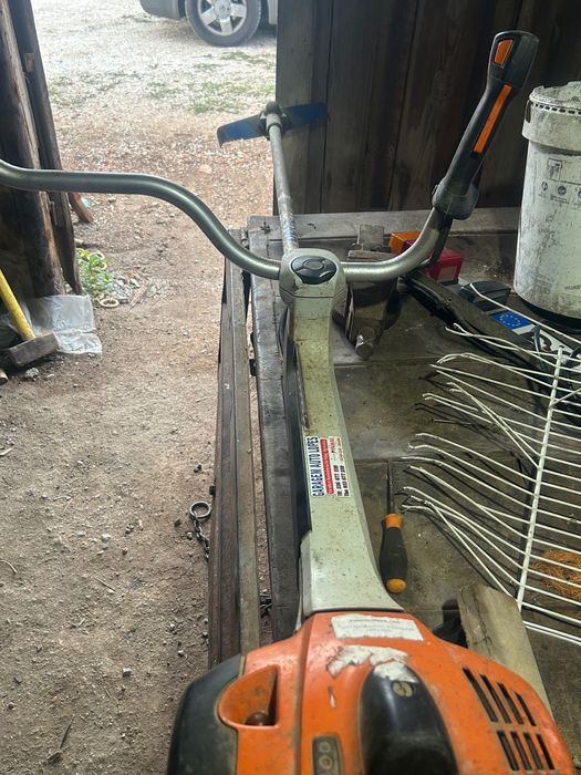 Máquina de cortar erva