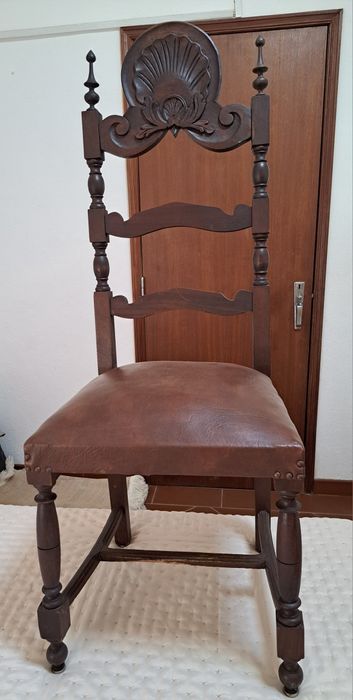 Cadeiras rústicas  em perfeito estado