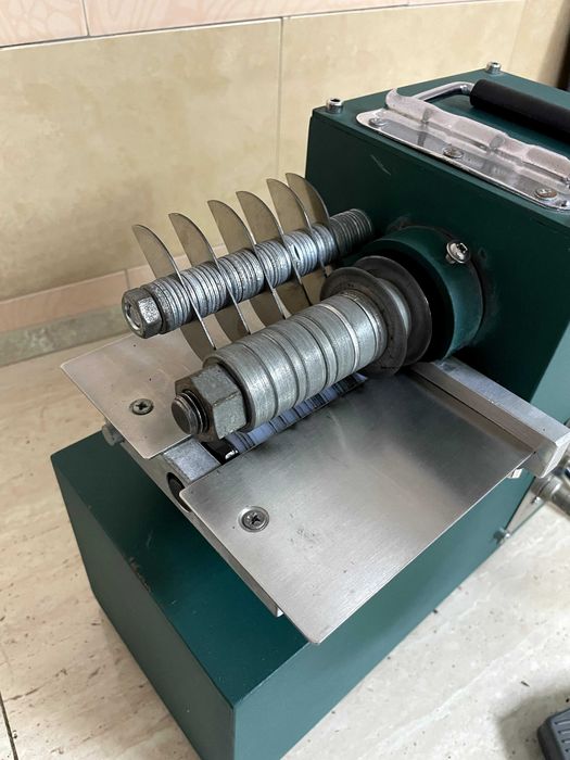 Машинка для нарізання смуг зі шкіри, верстат для порізки ременів