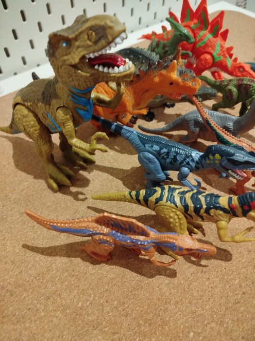 Figuras de dinossauros