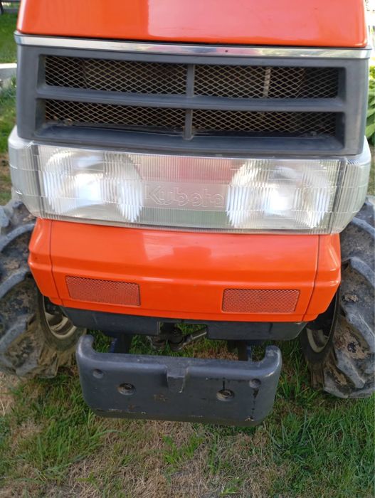 В ціну входить трактор Kubota GL-19, плуг, косарка та фриза