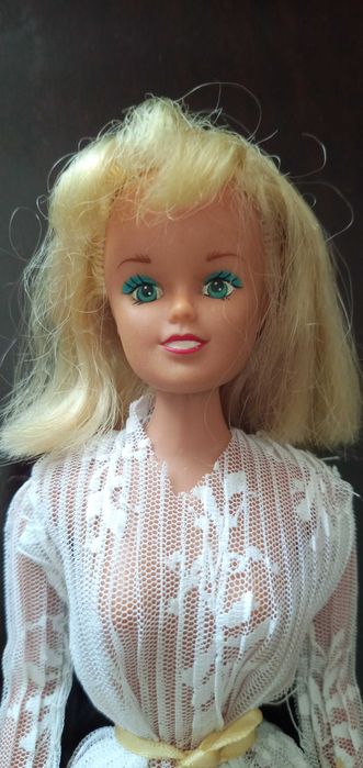 Boneca bar Bie roupa branca cabelo médio 10€