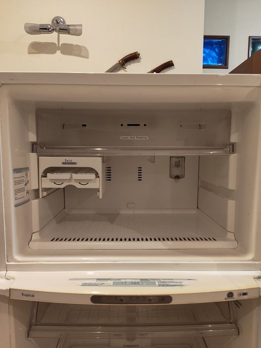 Продам Холодильник whirlpool (вірпул), no frost. Ширина 70см