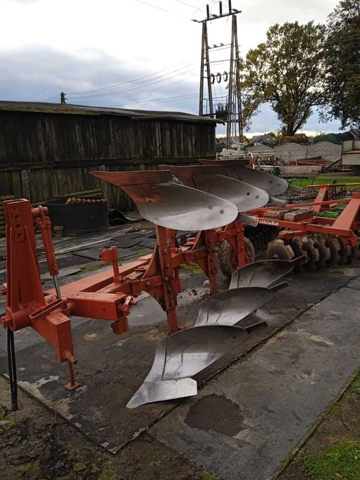 Pług 3 skibowy obrotowy