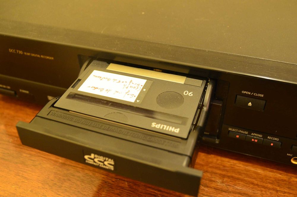 Leitor de cassetes DCC digitais e analógicas Philips DCC 730