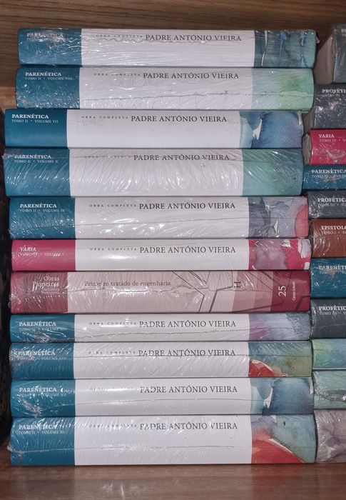 Enorme colecção  de livros de  padre António Vieira, todos os títulos.