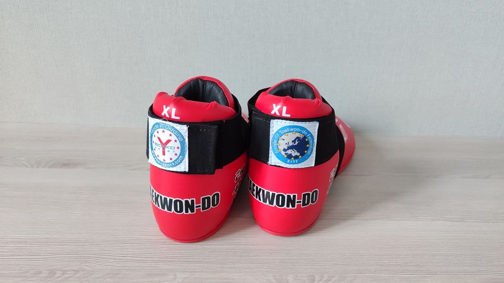 Фути Boyko та щитки Arawaza для теквондо ITF