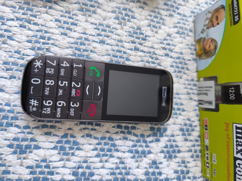 Telefon komórkowy Maxcom MM721 + ładowarka i baza,  bez baterii