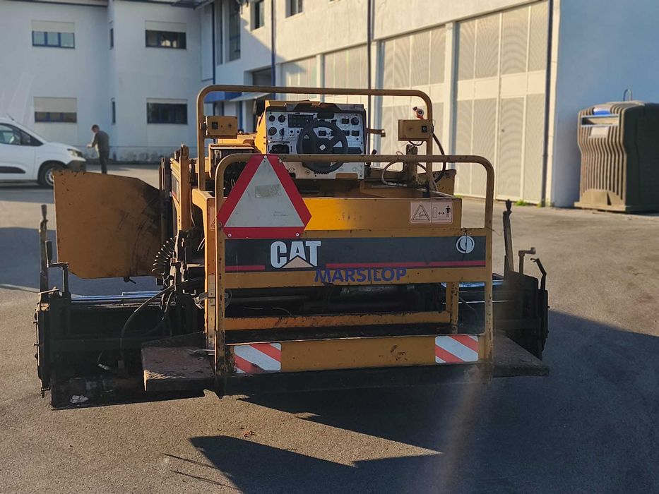 Pavimentadora CAT BC 621