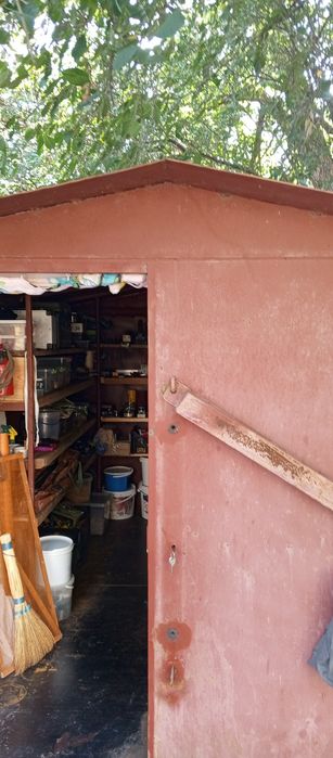 Цільно металевий сарай