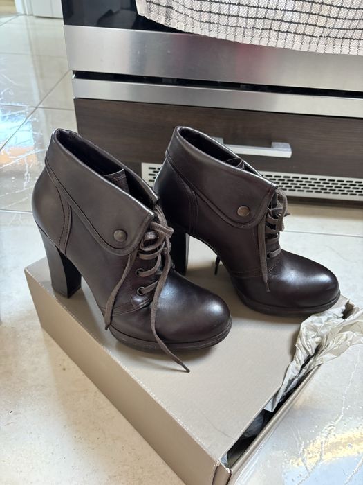 Bata skórzane botki 38