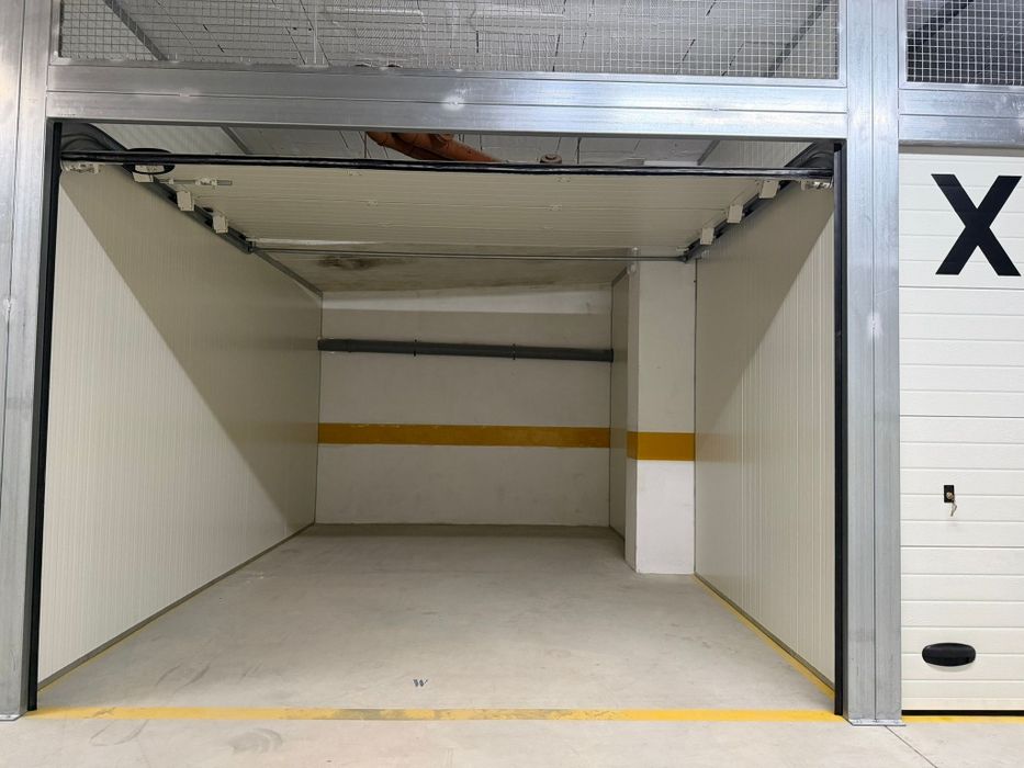 Garagem Box * Fechada Vilar de Andorinho • OLX.pt