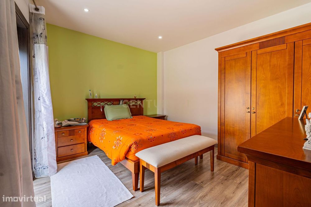 Moradia T5 em Bragança - Quase Nova e Pronta a Habitar