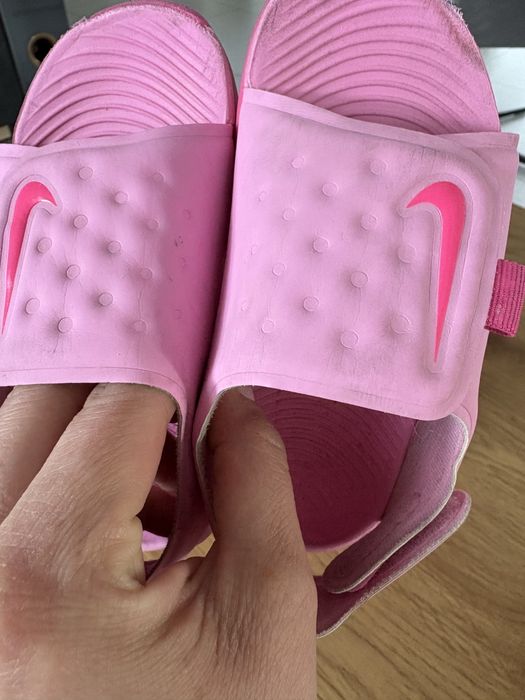 Sandałki Nike dla dziewczynki 25
