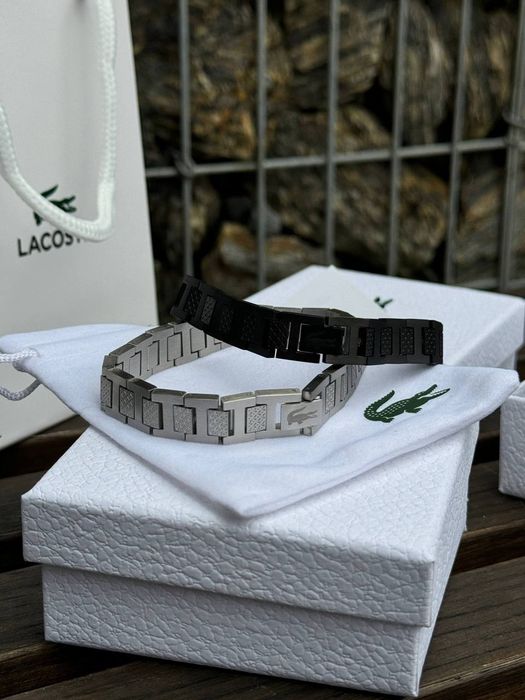 Браслет Lacoste.