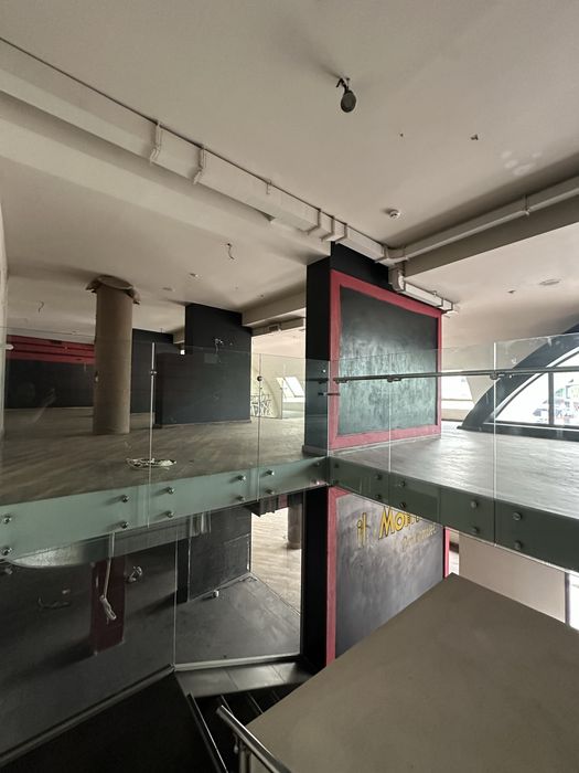 Дніпровська Набережна 19