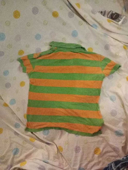 Polo laranja e verde