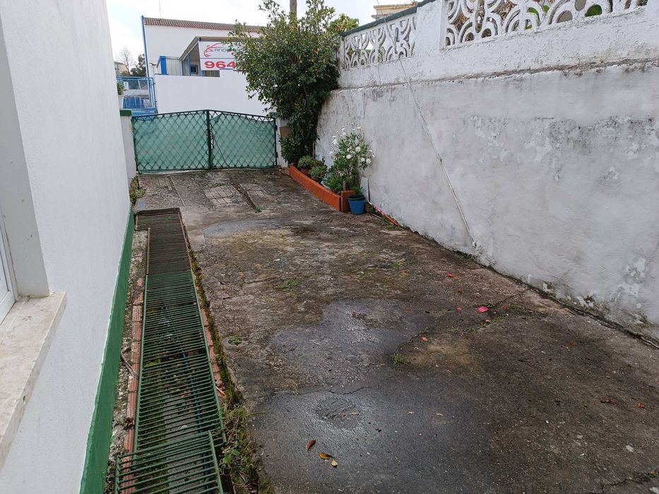 Moradia T3 Malveira lote 250m2, garagem, jardim e terraço