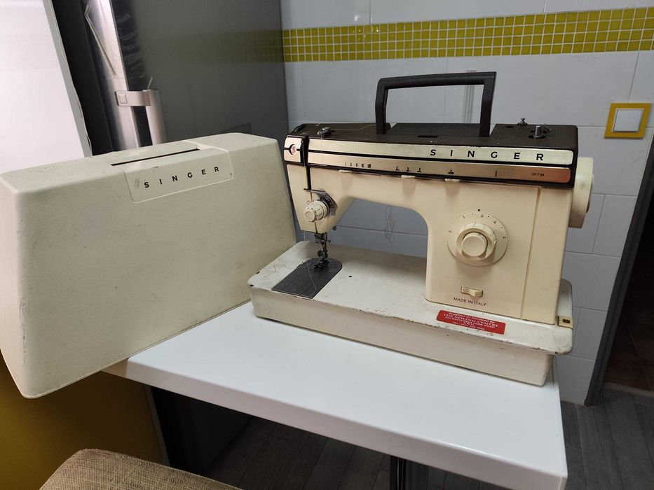Máquina de Costura Singer Ler anuncio