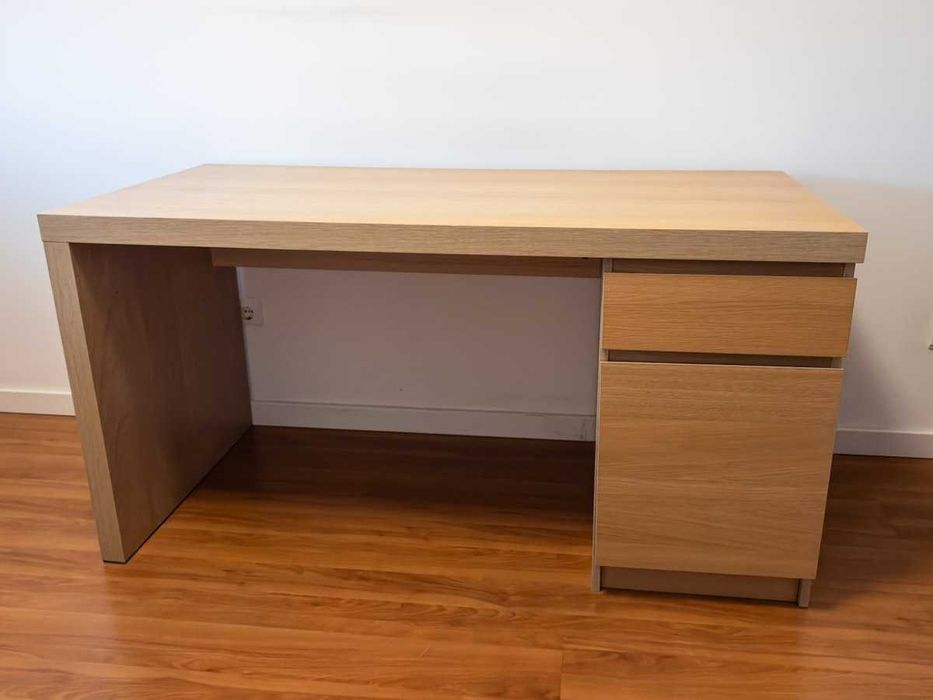 Secretária MALM - IKEA (tom carvalho)