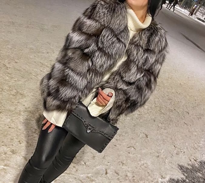 Женская шуба полушубок.Королевская чернобурка