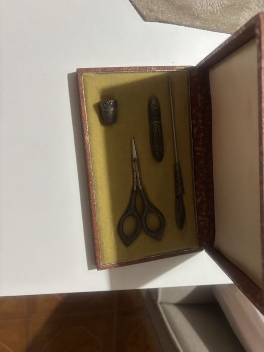 Conjunto de costureira com msis de 60 anos em prata de lei
