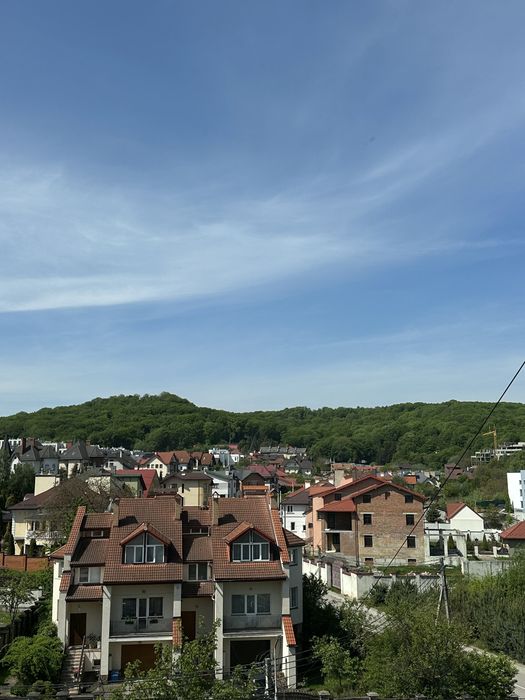 Продаж квартири 130.4 м.кв., вул. Івасюка / Винники