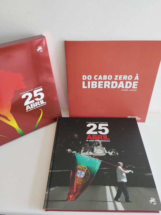 2° edição do Livro 25 Abril- 50 Anos de Democracia- selo ouro