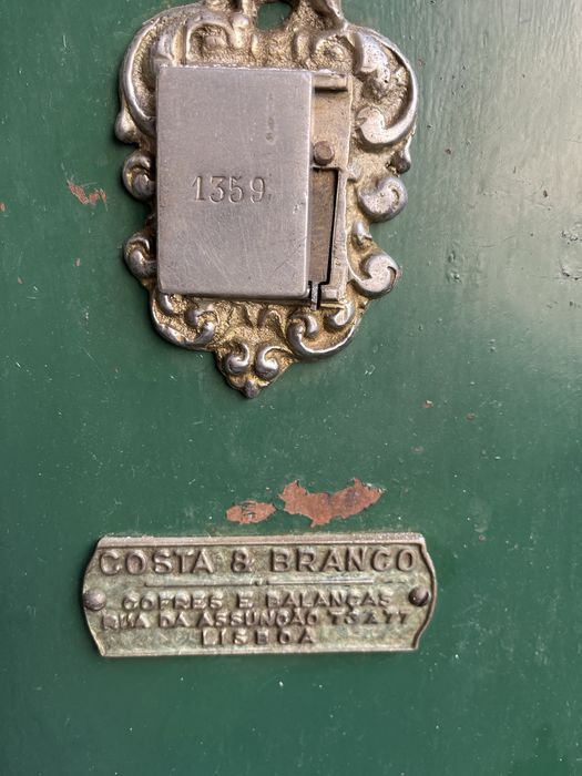 Cofre Costa e Branco Vintage