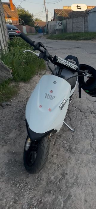 Скутер Suzuki Inch Up на конфе