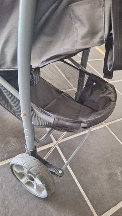 Carrinho de bebe com ovo incluído