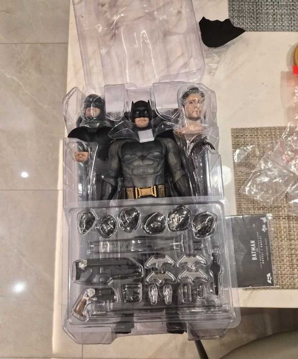 Figura Hot Toys Batman 2.0 BvS