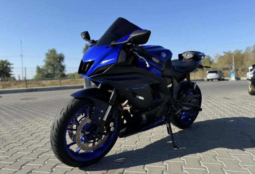 Продаю Yamaha R7 2023