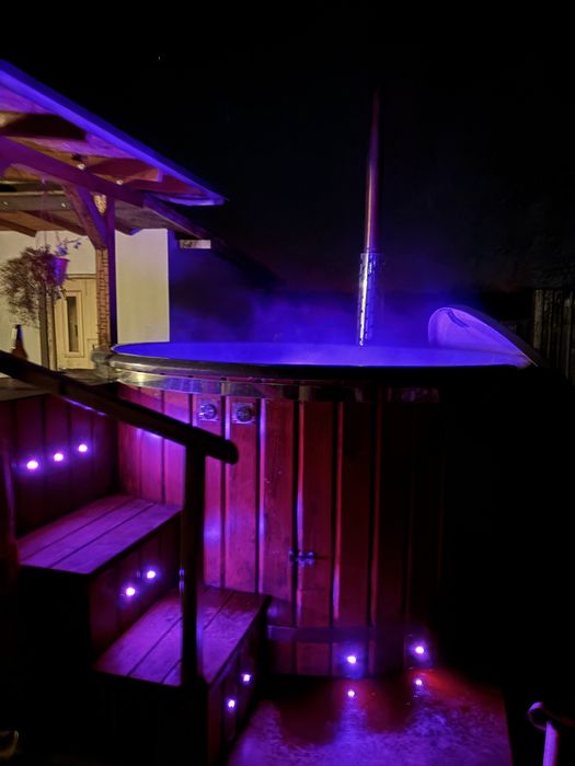 Mobilna balia , jacuzzi na wynajem  z transportem pod Twój dom. Zmień chłodny wieczór w luksusowe SPA pod gwiazdami!