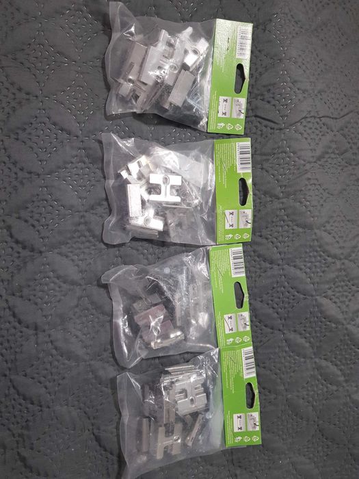 Klamry montażowe do listew przypodłogowych BARLINEK